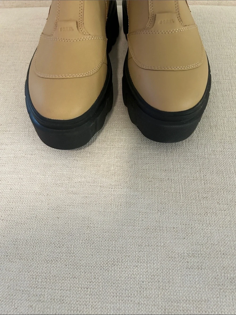 Sorel Caribou x Chelsea Waterproof  Boots, Tan/Black, Size 8.5, NWT no box